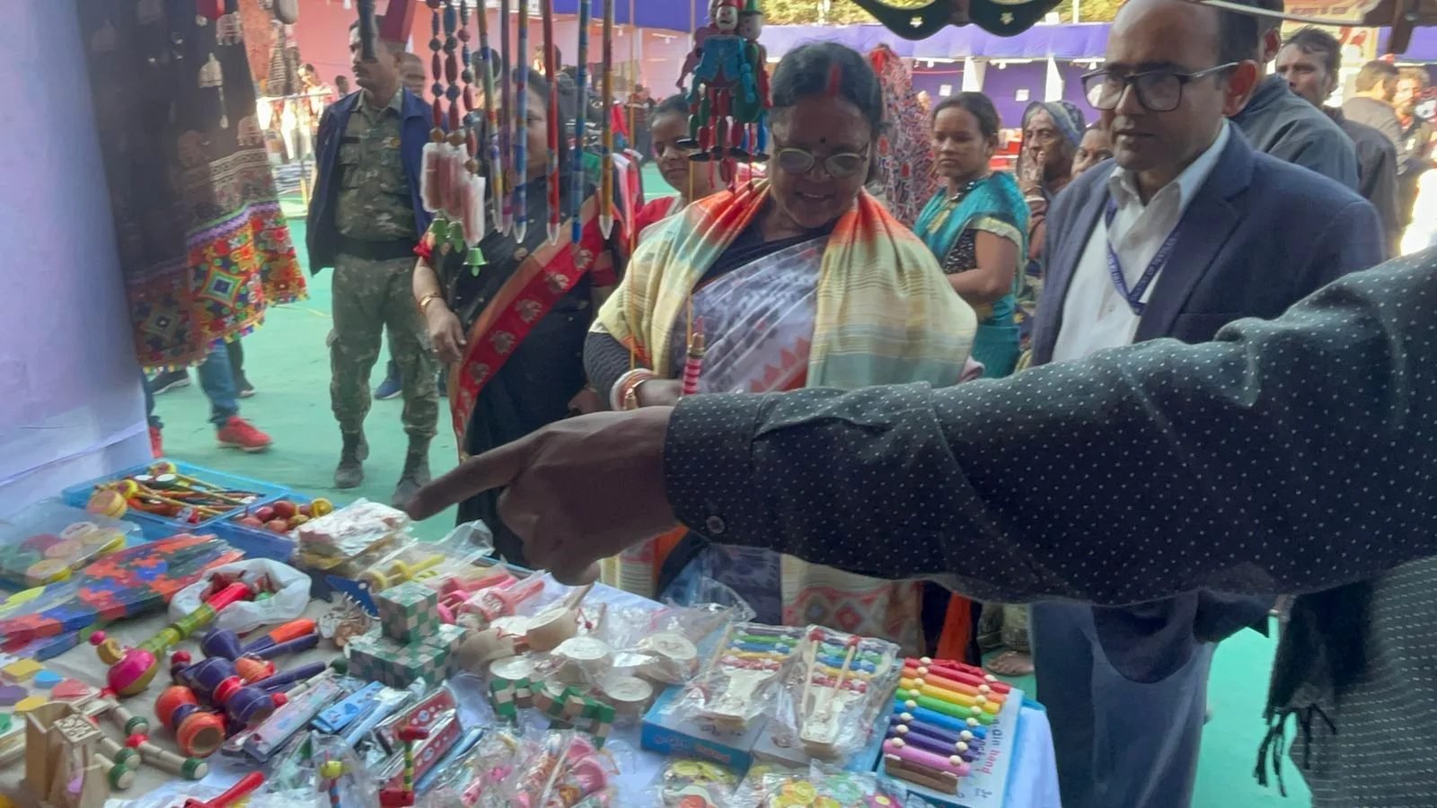 BMKK artisans at a craft bazaar stall